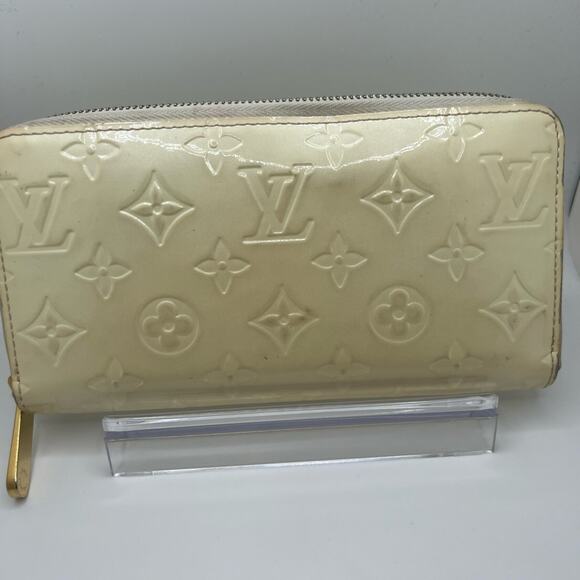 Louis Vuitton Cream Vernis zippy Wallet - Picture 2 of 12